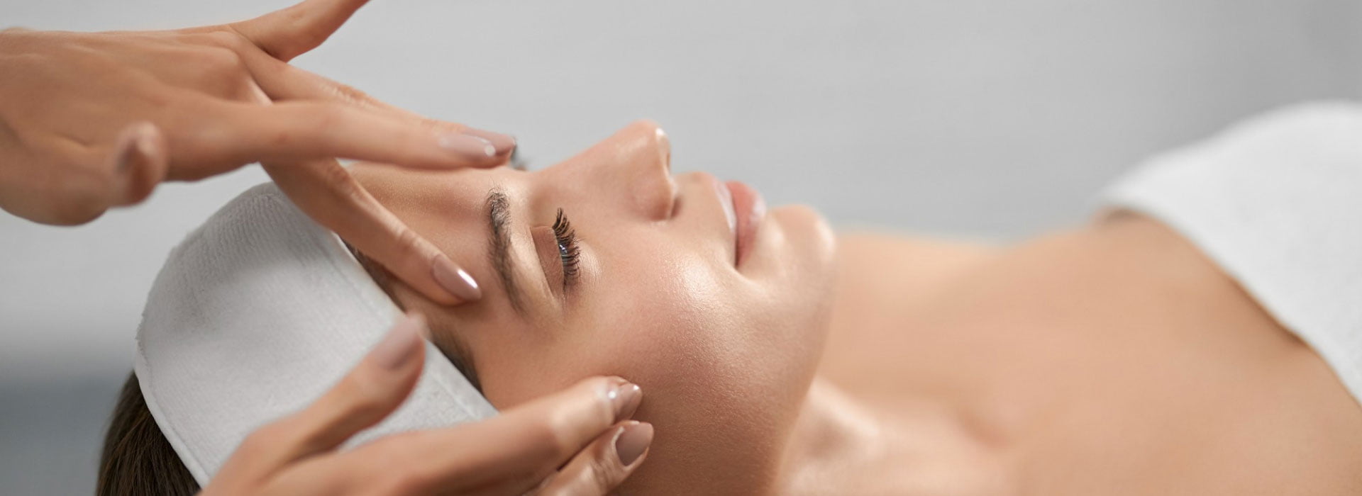 smiling-young-woman-procedure-face-1